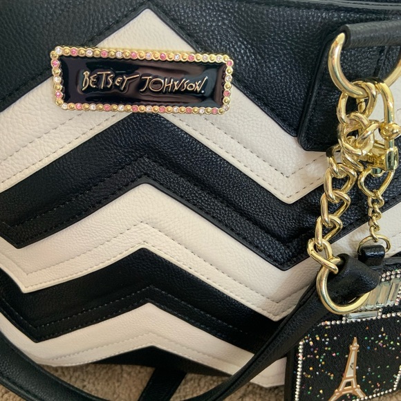 COPY - Betsy Johnson handbag - Picture 4 of 7